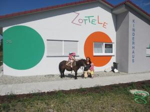 Kinderhaus Zottele 1 und 2 Crailsheim-Roßfeld Rotebachring 25 